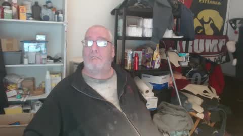 Snapshot of usgoober chatting on December 26, 2:12 am Eric online show from December 26, 2:12 am