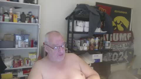 Snapshot of usgoober chatting on January 1, 3:56 am Eric online show from January 1, 3:56 am