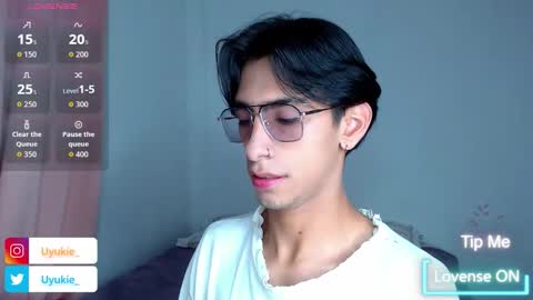 Uki online show from November 19, 12:54 am