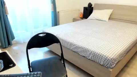 valyvalisimo online show from March 31, 7:32 am