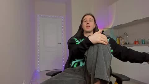 Vincent Strong online show from February 26, 7:42 am