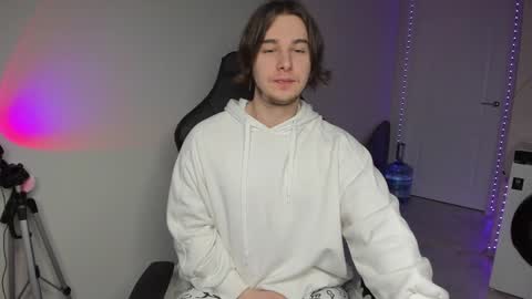 Vincent Strong online show from December 10, 7:58 am