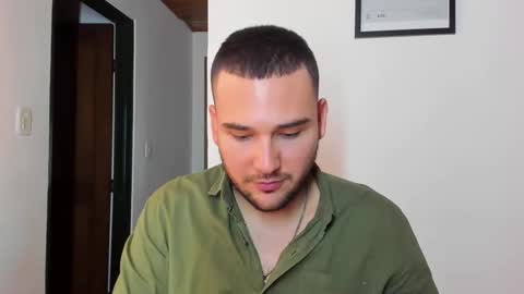 Vito Ferrer online show from February 18, 12:59 am