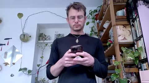 Snapshot of vivid_ether chatting on February 19, 9:06 am Viv online show from February 19, 9:06 am