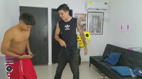 voyeurism_guys online show from April 21, 11:22 pm