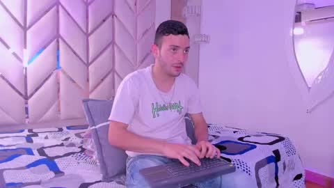 Snapshot of vynny_blacke_ chatting on September 18, 9:06 pm Vynny Blacke online show from September 18, 9:06 pm