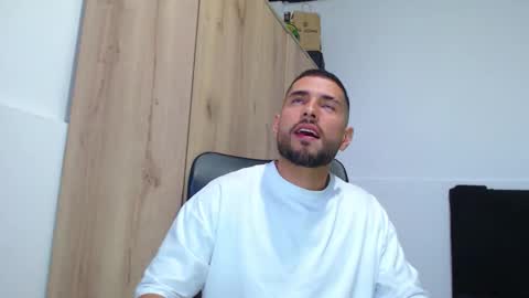 WALTER BROWN  online show from November 30, 7:49 pm