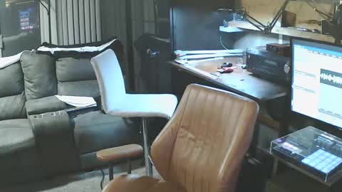 inittogetitin online show from February 9, 3:44 am