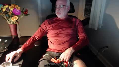 Snapshot of wasted_daze_ chatting on February 24, 3:44 am wasted_daze_ online show from February 24, 3:44 am