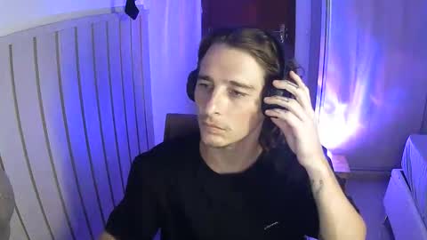 wave_boyy online show from April 3, 1:46 am