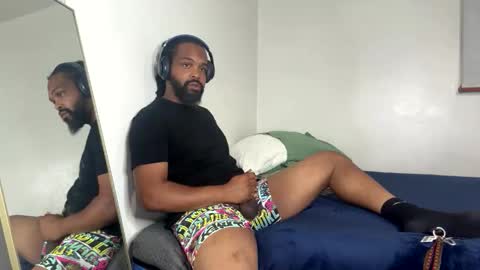 WeDaShit Come Vibe with me . online show from May 30, 12:10 am