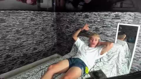 Snapshot of wesley_boy chatting on September 16, 11:27 pm Wesley Boy online show from September 16, 11:27 pm