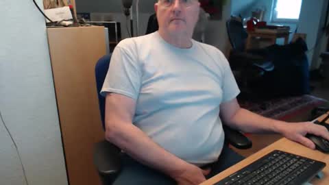 WeTwo online show from November 16, 11:45 am