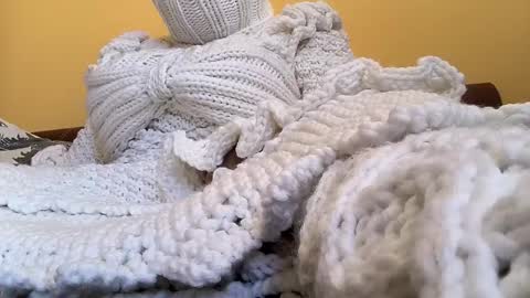 whitesweater online show from March 10, 6:41 am