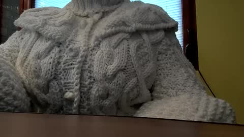 whitesweater online show from October 8, 7:13 am