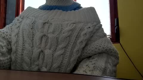 whitesweater online show from November 10, 8:08 am