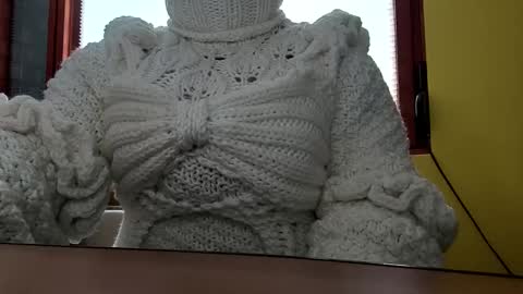 whitesweater online show from September 29, 6:12 am