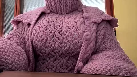 whitesweater online show from December 18, 7:36 am