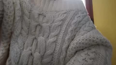 whitesweater online show from January 28, 11:06 am