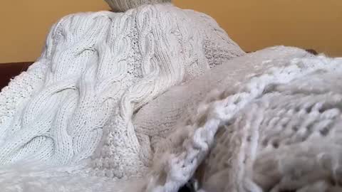 whitesweater online show from March 18, 7:44 am