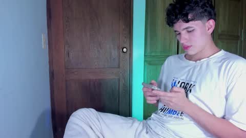 whos_he online show from January 17, 2:03 am