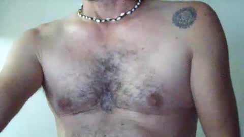 Snapshot of wolfofsea chatting on October 19, 3:22 am Luis online show from October 19, 3:22 am