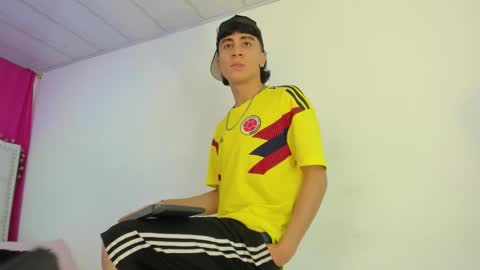 xaanderGrey online show from November 9, 8:02 pm