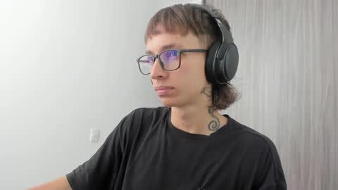 Xam online show from February 25, 7:59 pm