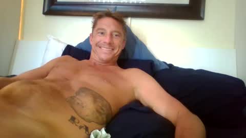 Snapshot of xxxelentdick chatting on February 25, 7:36 pm deeeeznutz online show from February 25, 7:36 pm