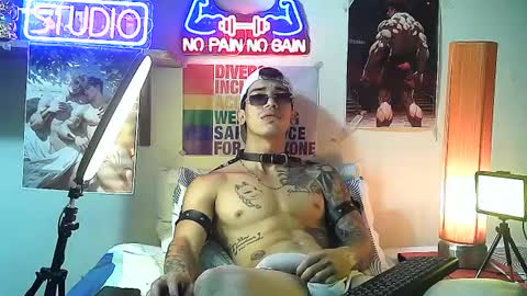 yeisoncastellanos1999 online show from September 15, 11:50 pm