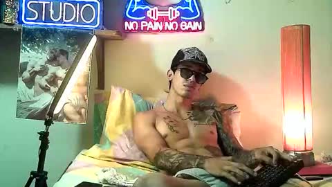 yeisoncastellanos1999 online show from November 23, 7:47 pm