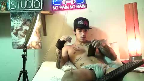 yeisoncastellanos1999 online show from February 8, 10:36 pm