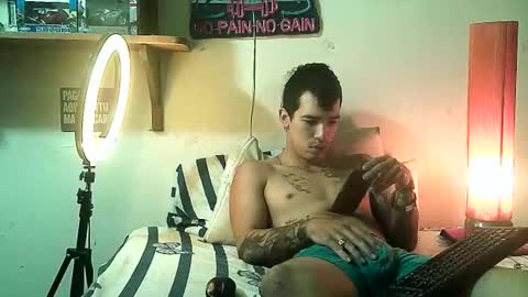 yeisoncastellanos1999 online show from April 17, 10:01 pm