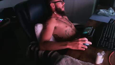 yesdaddy94404 online show from June 3, 3:17 pm