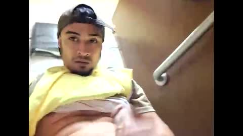 yezzi_1997 online show from October 18, 1:32 am