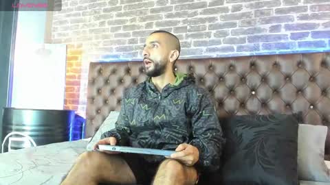 Yiyo online show from December 10, 3:41 am