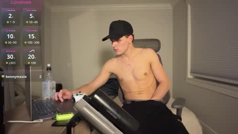 yngdesire1 online show from February 5, 4:52 am