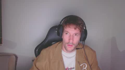 Snapshot of yone23 chatting on December 6, 10:52 pm yone23 online show from December 6, 10:52 pm