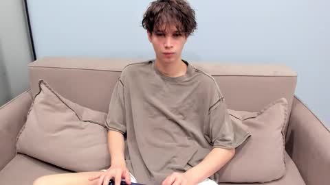 your_shy_guy online show from December 3, 10:27 pm