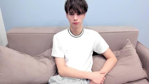 your_shy_guy online show from February 4, 9:10 pm