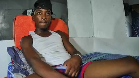 Yourdaddy2005 online show from April 13, 9:32 am