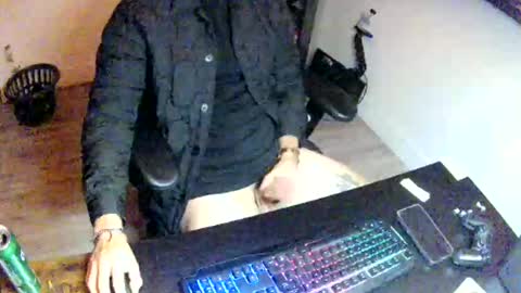 yourdickn1 online show from December 22, 4:42 am