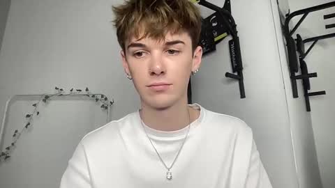 yoursweetyguy online show from December 2, 4:43 pm