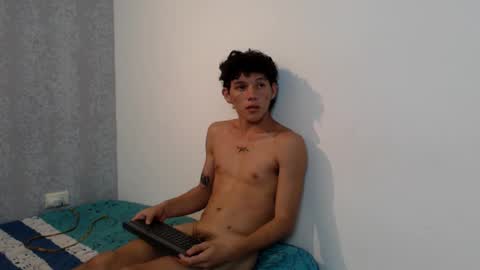 yovng_miaah online show from February 15, 7:49 am