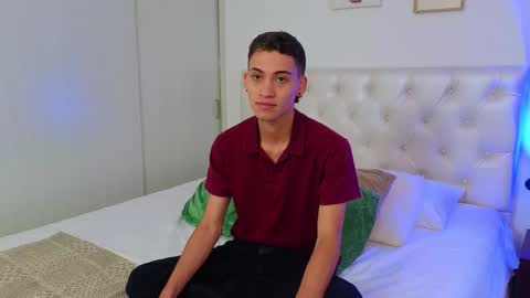 yulian_vasquez online show from January 14, 8:01 pm
