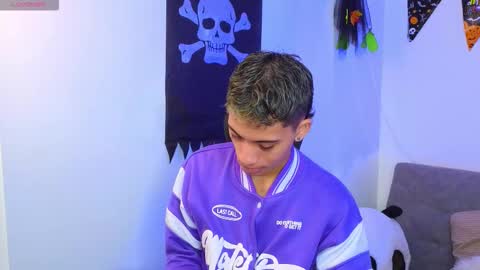 yulian_vasquez online show from October 22, 12:31 pm