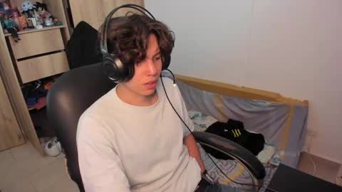 yurii_moody online show from November 15, 7:49 pm