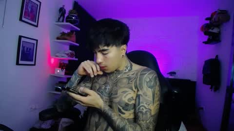 zac_muller1 online show from February 19, 9:17 am