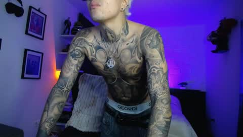 zac_muller1 online show from May 22, 12:10 pm