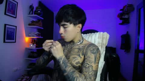 zac_muller1 online show from April 1, 4:25 am